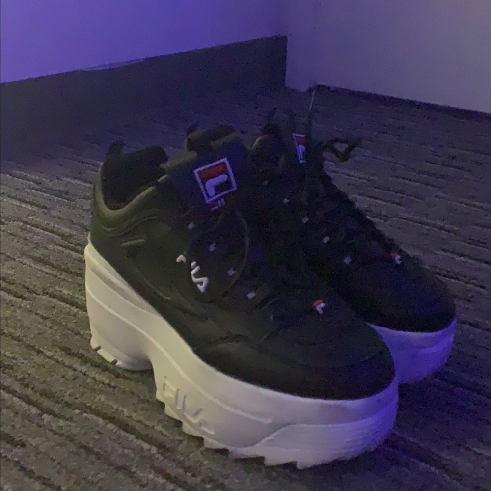 BLACK FILA DISRUPTORS